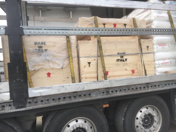 trasporto marmo carico su camion