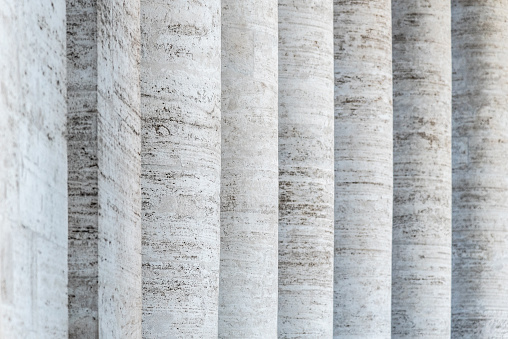 colonne in travertino romano basilica di san pietro