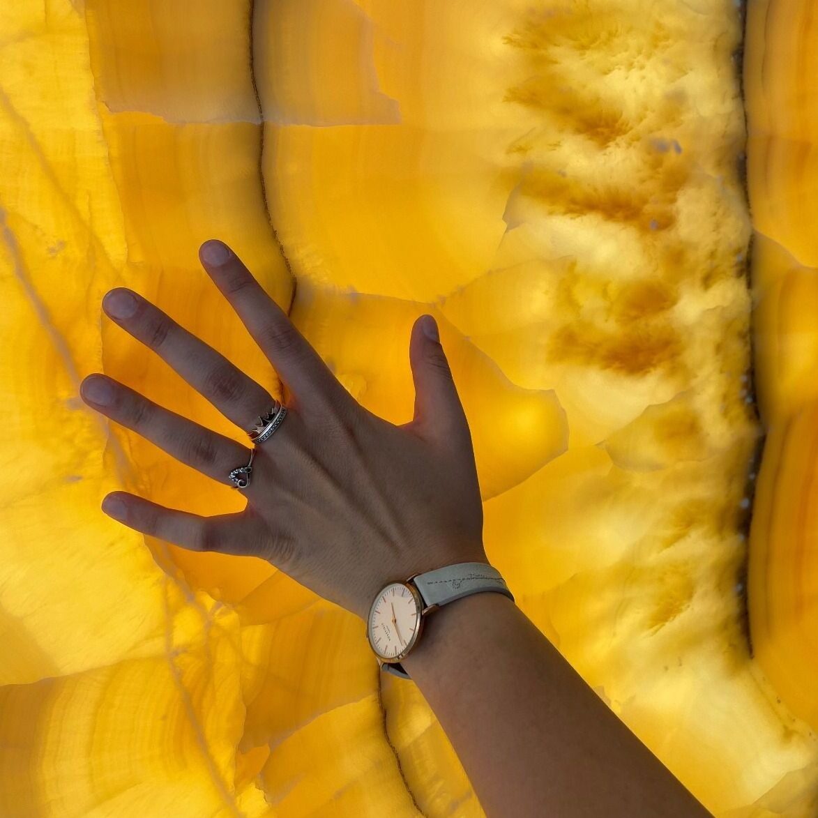 onice giallo retroilluminato