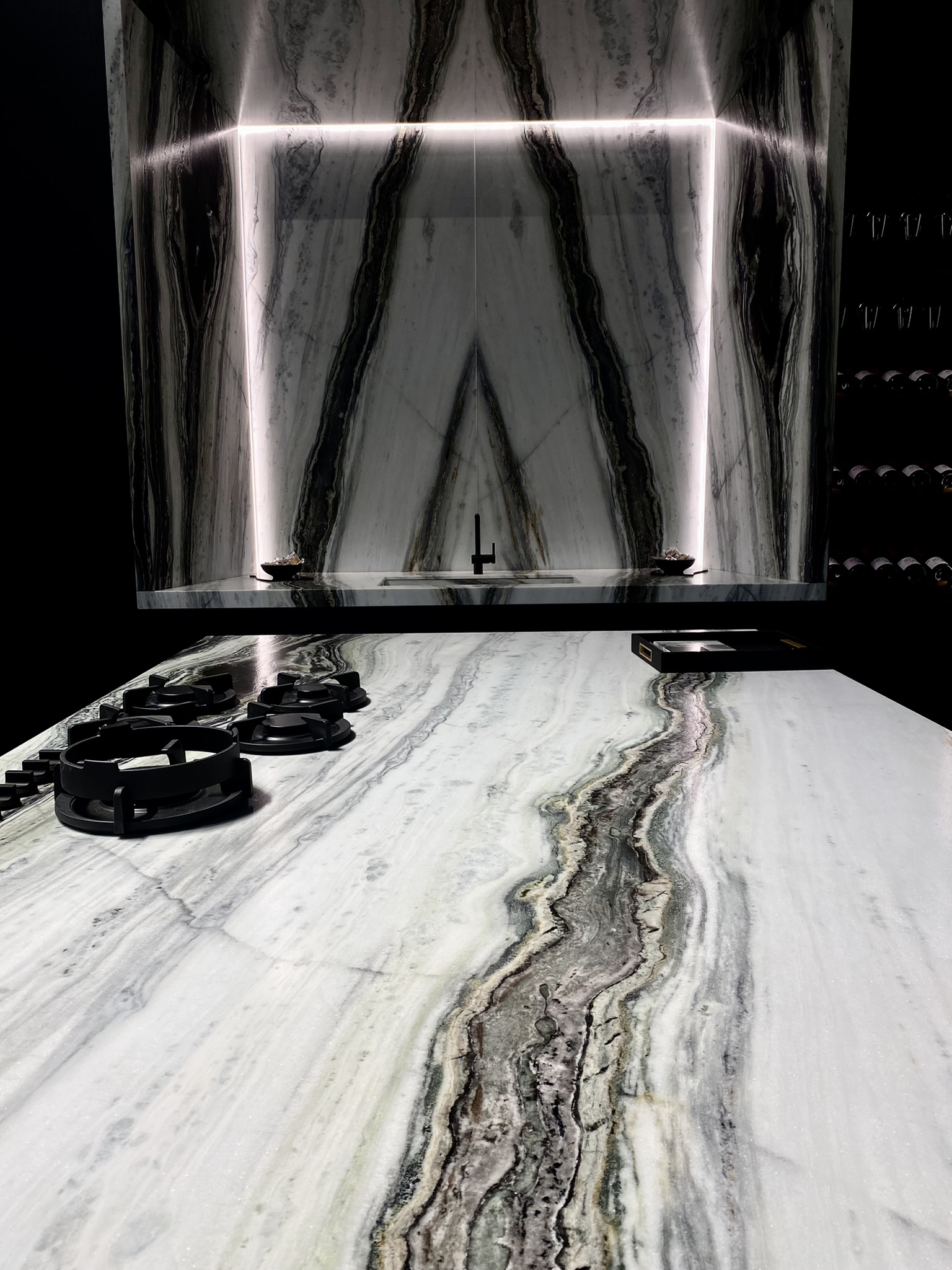 Panda White kitchen island detail