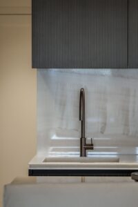 kitchen backsplash in ivory onyx