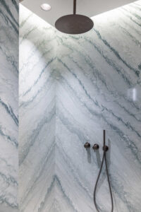 shower wall in cipollino verde