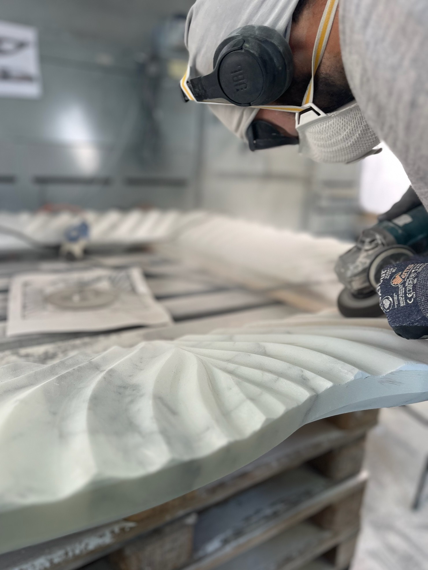 armonia mirror carving